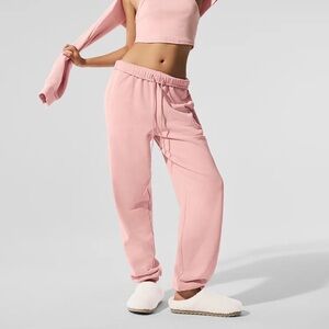 BNWT Alo Yoga Pink Quartz Accolade Sweatpants (Limited Edition)